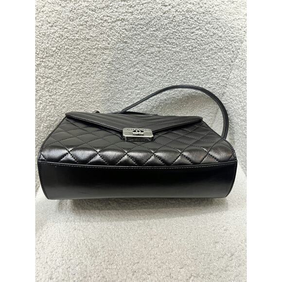 Chanel Chevron Quilted Flap Bag in Black Lambskin Silver Hardware Dustbag & Box - Picture 3 of 3